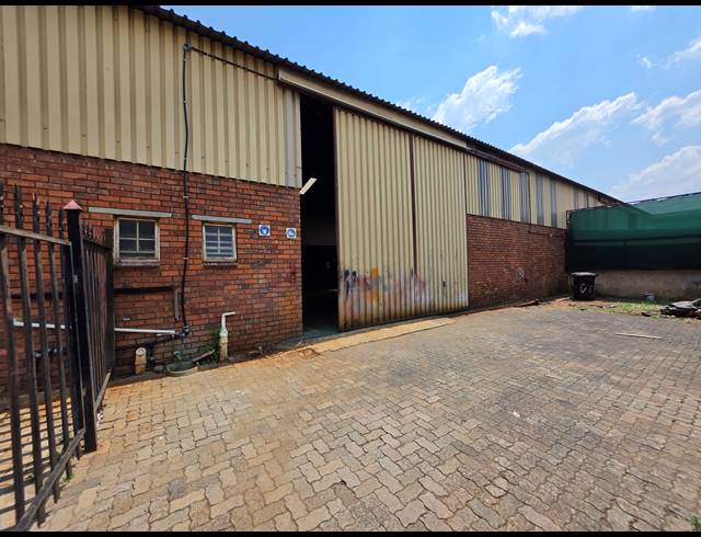 264M² FACTORY TO LET IN ANDERBOLT